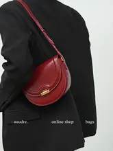 おしゃれなレッド小さめショルダーバッグ【斜め掛け・マルチスタイル】（セットアップ対応）