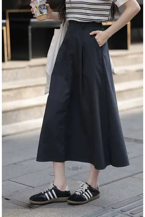 深い青色のAラインスカート【高腰・細身効果・ミディ丈】（セットアップ対応）