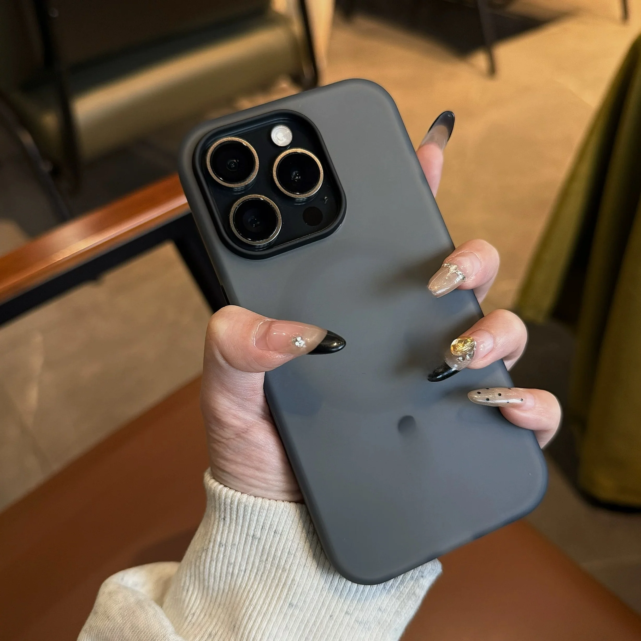 マグネット対応スマホケース：OPPO Reno12・Find X8s対応の磁気吸着保護壳の実用性解析