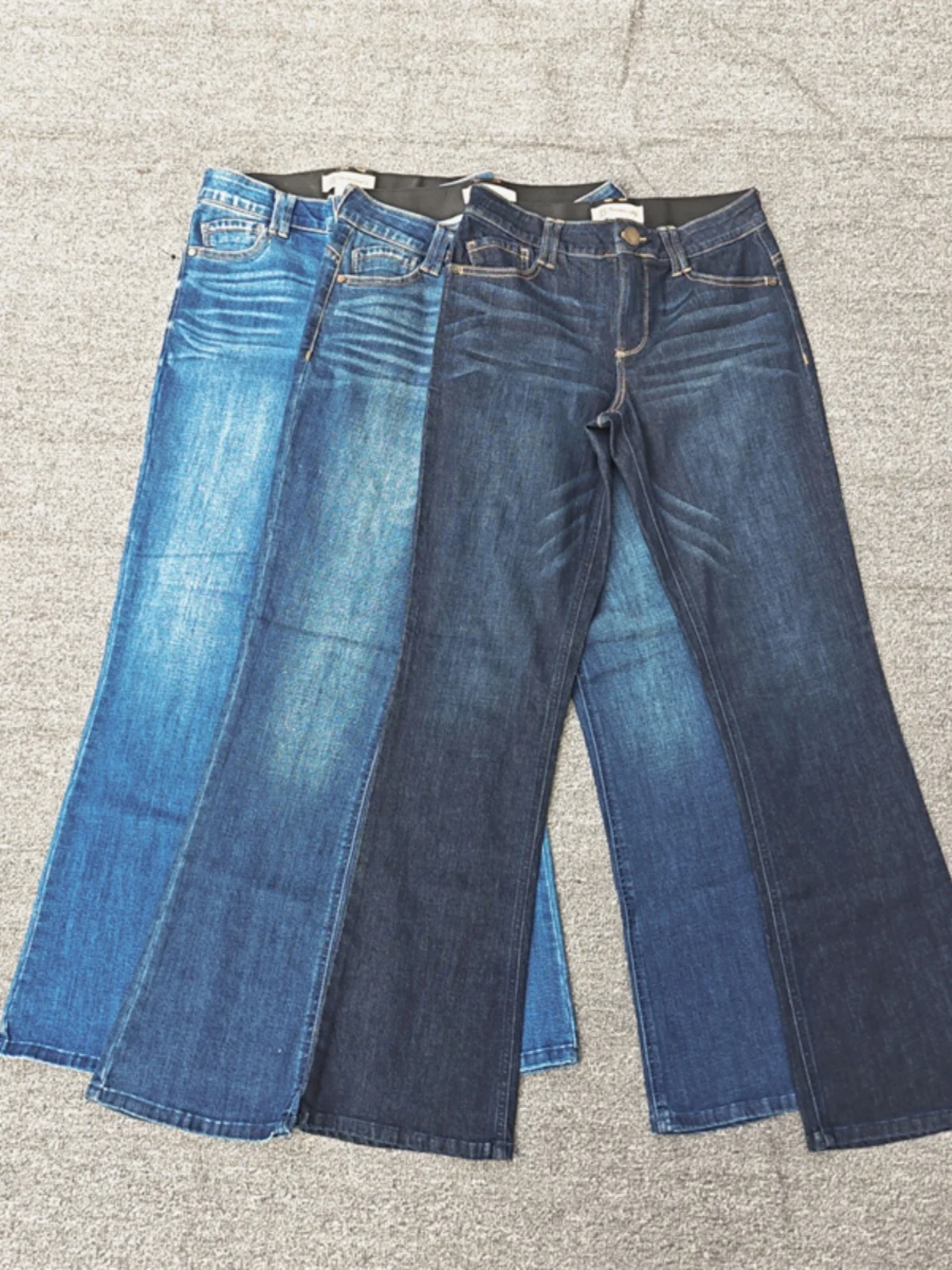 ブラックデニム コーデ | 高腰ストレッチデニムパンツの実用性と配色の仕組み