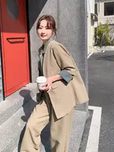 カーキ色の上品なデザイン！デニム切替カジュアルブレザーとワイドパンツ（セットアップ対応）