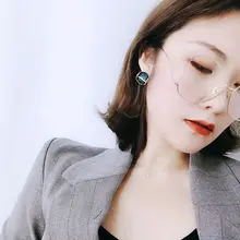 アクリル製シルバー調ピアス【韓国風・通勤スタイル・女性用・日常使いに最適】