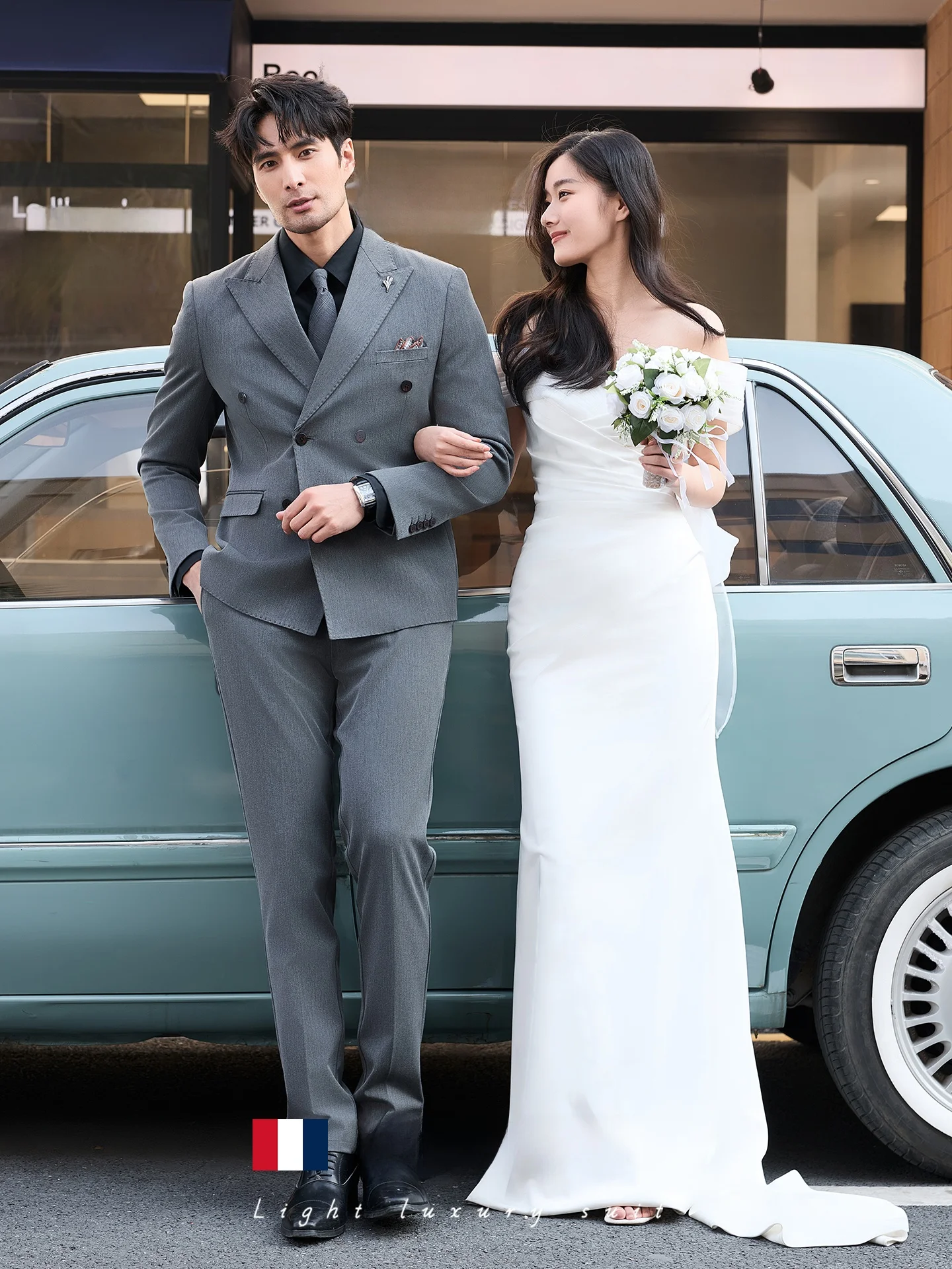結婚式スーツグレーを選ぶときに迷うなら、この1点が解決します！