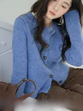 した印象のブルー ニットカーディガン【フレアシルエット・春用・女性用】
