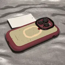 グリーン背景の小さなチェリー柄 iPhone 15 Pro Max用 ケース【防摔・適合機種多様】