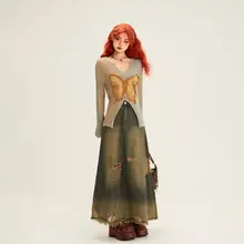 ヴィンテージ風バタフライ刺繍Vネックニットトップス【冬用・女性・スリムフィット】