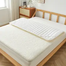 シンプルな白色の羊羔绒マットカバー【家用・学生用・防水・保護】