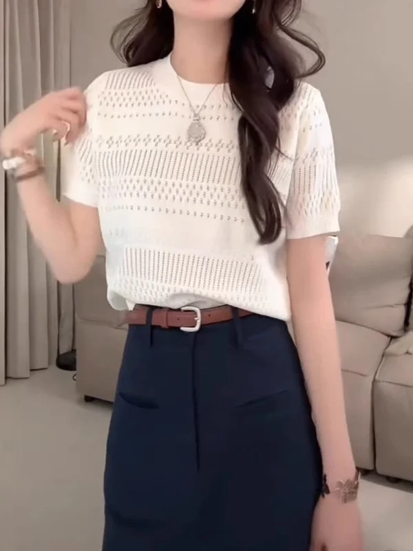 透かし編みニット 夏用のゆったりフィットトップス：オフホワイトで若見え効果を実現