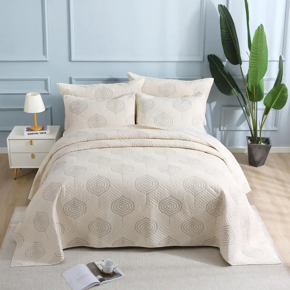 高級コットン製 ベッドカバー【刺繍キルティング・ダブルサイズ・滑り止め付き】（セットアップ対応）