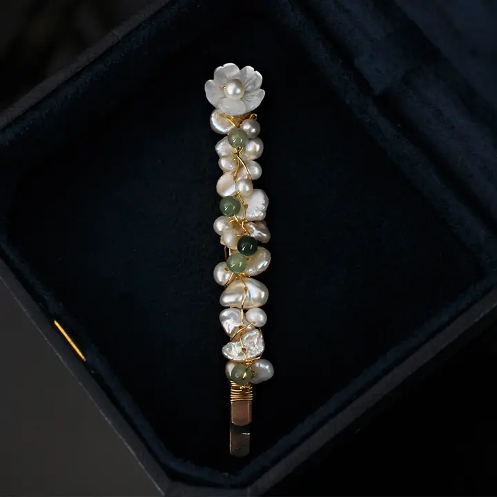 翡翠のヘアクリップ【アンティークスタイル・サイドクリップ・淡水バロックパール使用】