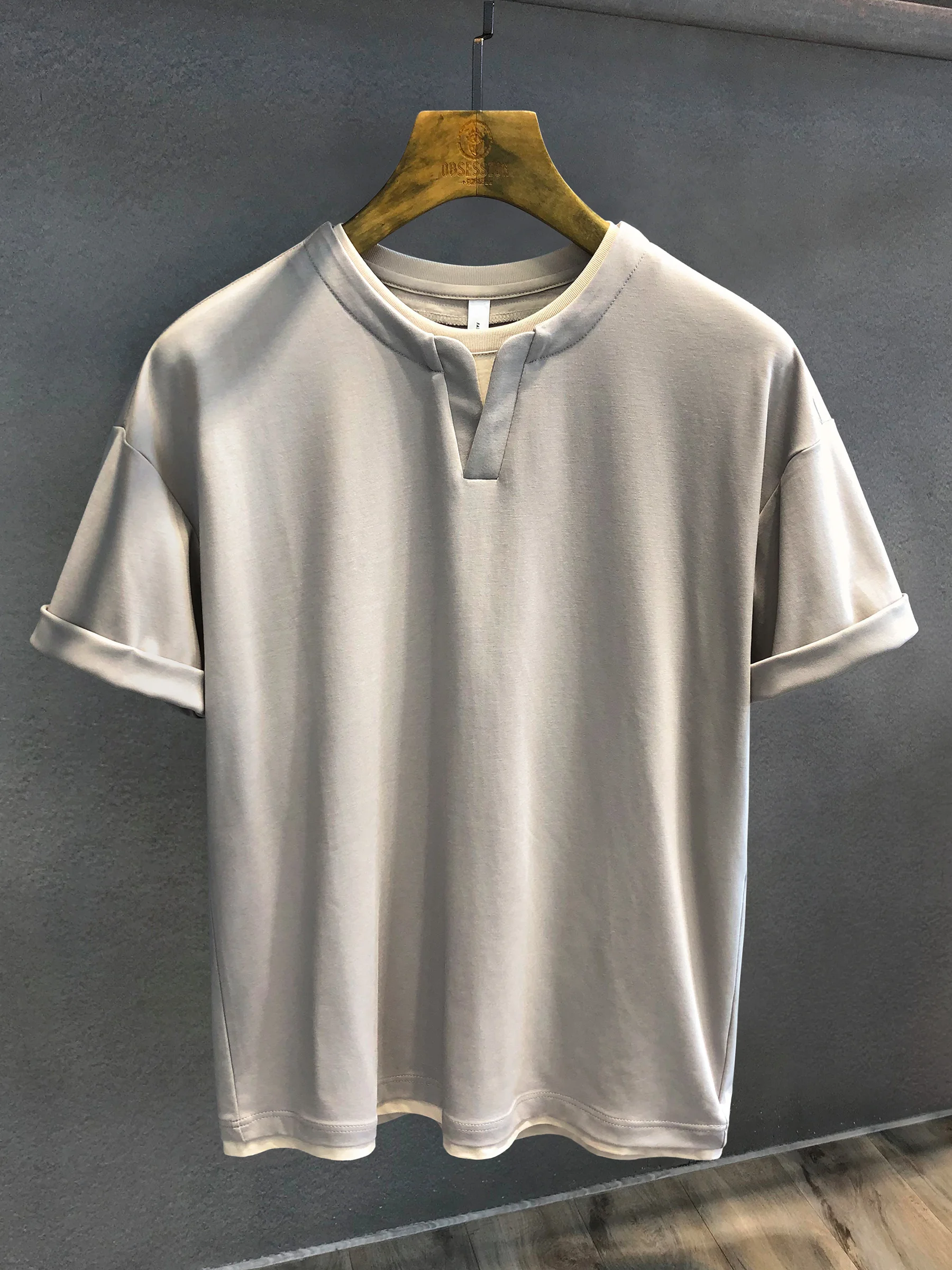 ストレート骨格に合う亜麻混合Tシャツ：ルーズフィ ットで快適な着心地の実証