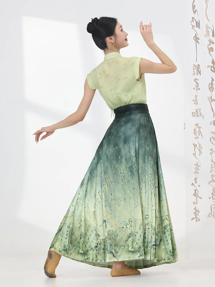 クラシックコンサート 50代 女性 冬 に着る服はどう選ぶ？古風の美しさが冬のスタイリングを救う