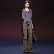 ヴィンテージ風 カモフラージュ デザインのレ  ディースカーゴパンツ【スリムフィット・多ポケット・ストレートシルエット】