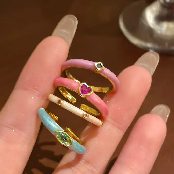 カラフルなジルコニアリング【夏用・軽やかで高級感・重ね着けデザイン】