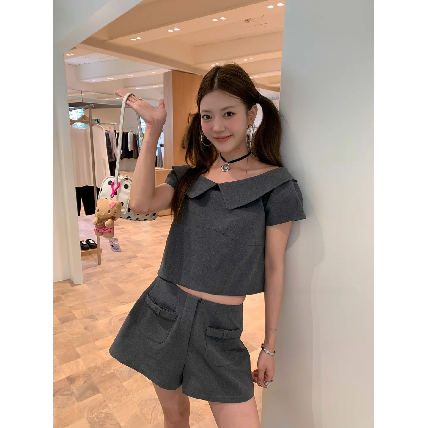 女子向けスーツ【エレガントデザイン・上品スタイル】：40代女性の通勤と同窓会に最適な2wayセットアップ