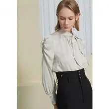 フレンチスタイルのレトロバタフライリ�ボン付きサテンシャツ【バルーンスリーブ】