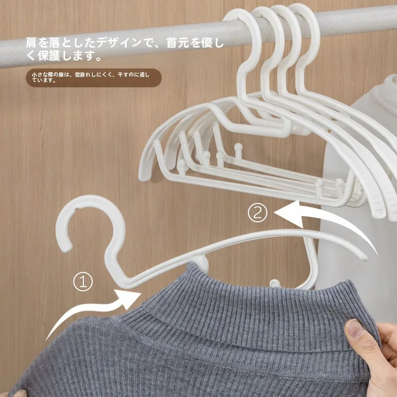 衣類収納ハンガーラック：無痕加工プラスチックハンガーの実用性と設置ガイド