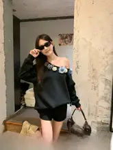 秋季にぴったりな立体花デザインのゆったりフィット長袖トップス【斜め肩デザイン・女性用】
