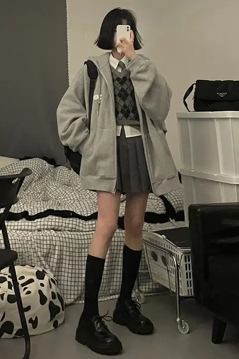 グレーのプリーツスカート【高腰・Aライン・秋冬用・JKスタイル】