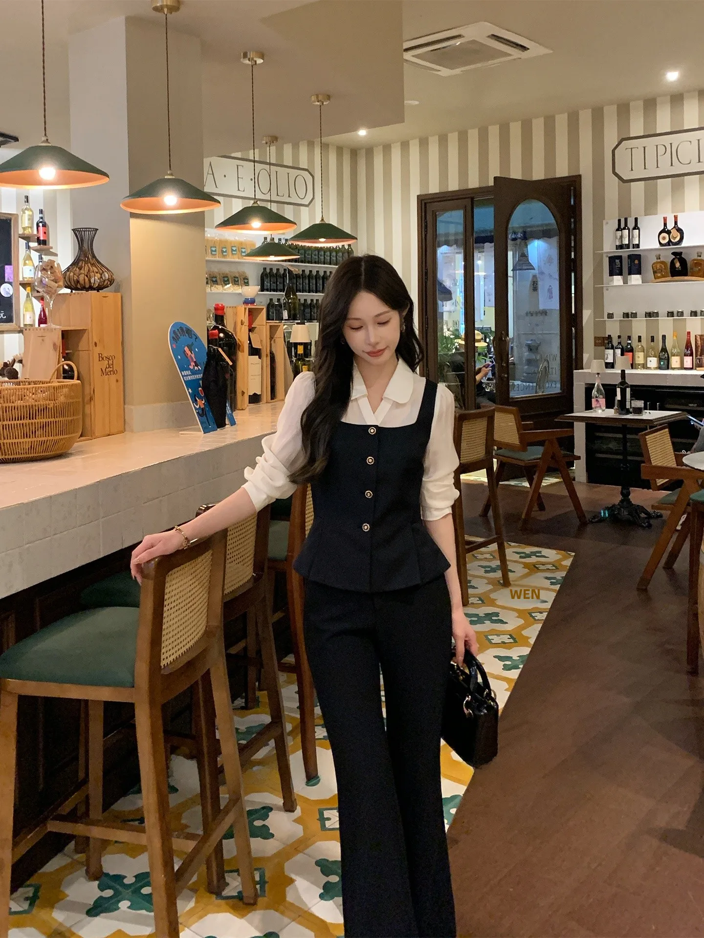 ハイウエストフレアパンツは低身長でも着やすい？小柄な女性に最適な選び方とは？