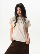 手描きグラフィティデザインの正肩ラウンドネック半袖Tシャツ【春夏用・オールマイティ・フィット感】