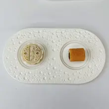 純白のシンプルな陶磁器製三区分プレート【西洋料理・創造的なデザイン】