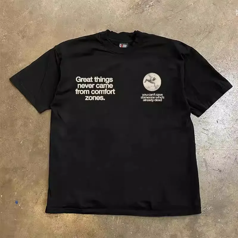 ユニバーサルオーバルTシャツは本当に通年で着られるのか？リアルな着こなしと選び方を解説