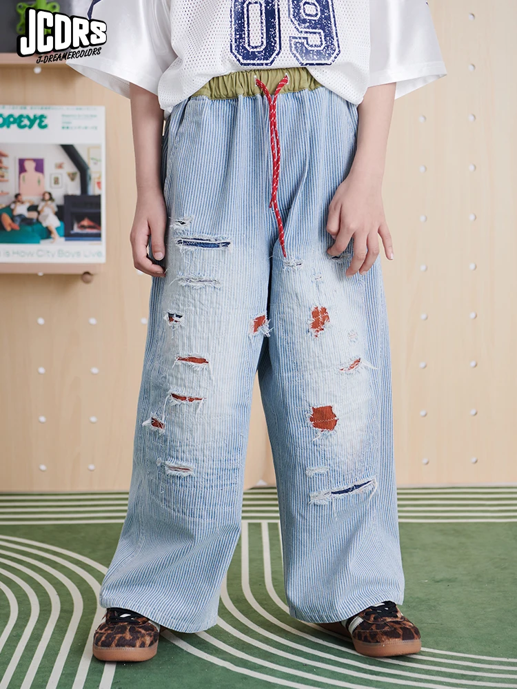 ツートーン加工デニムパンツ：ソフトデニムカラーで夏の着こなしをシンプルに