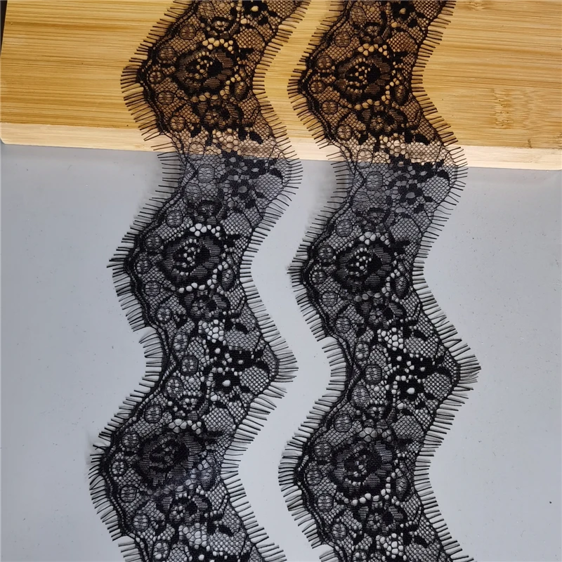 レース刺繍装飾：ウェディングドレス用黒と白のチュールフラワーレースの実用性と使用シーン