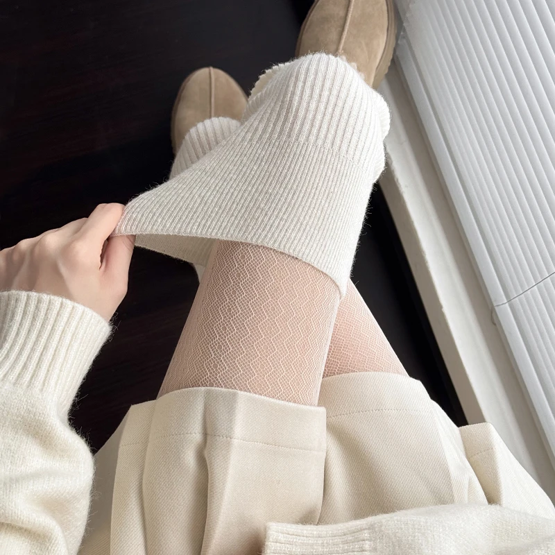 ストッキングとタイツの違いを知れば、秋冬の着こなしに自信が持てる！
