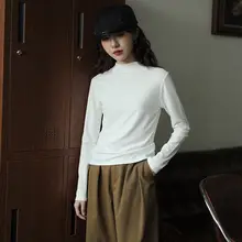 白色の秋用ハイネックインナーシャツ【長袖・レトロスタイル・スリムフィット】