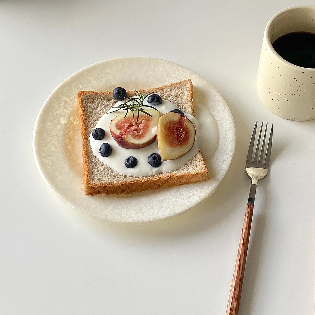 ひっくり返らないお皿の実用性を検証：Shinymomoのプラスチック製朝食用皿