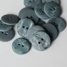 マットグレーとダークグリーンのストライプ柄ボタン【直径18mm】
