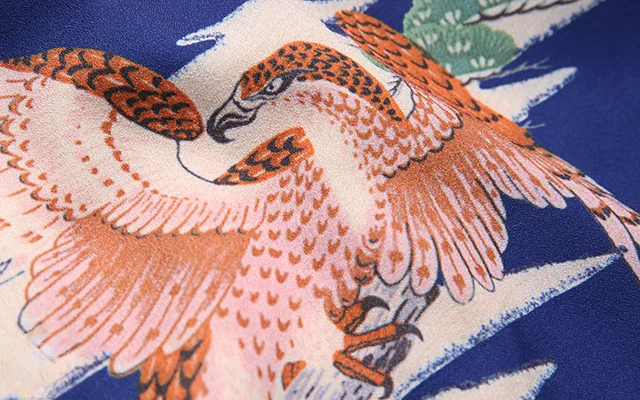 アロハシャツ 短パン：鷹と竹柄の夏用短袖スタイルが提供する実用性とデザインのバランス