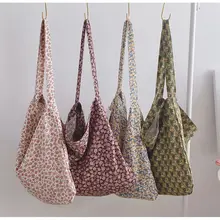 大容量の布製斜め掛け花柄ショルダーバッグ【ハラジュクスタイル・おしゃれ通勤用】