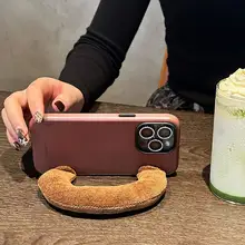 秋冬用赤色ハンドストラップ付きスマホケース【iPhone対応・高級感あるデザイン】