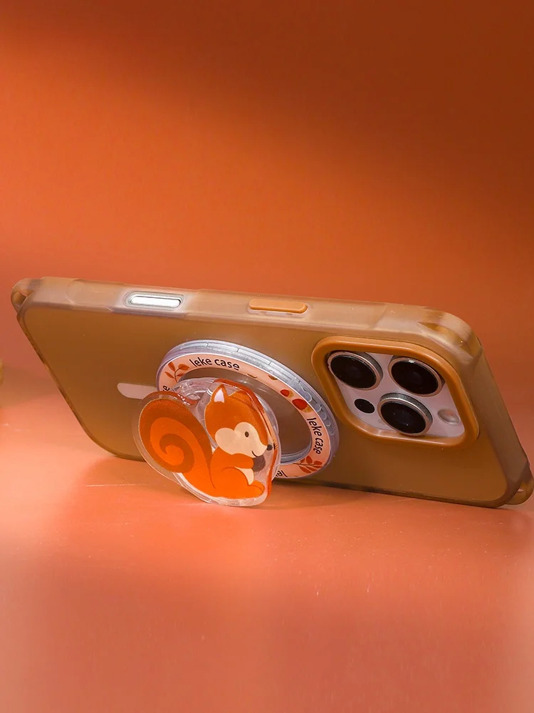 スマホとPCを同時に使うとき、デスクに何を置けばストレスが減るの？