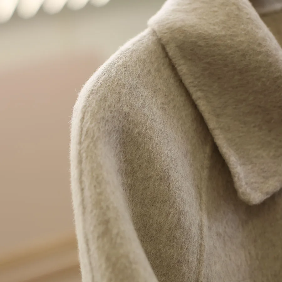 traditional weatherwear コートは冬にぴったり？シンプルなウールコートが通勤スタイルを救う理由