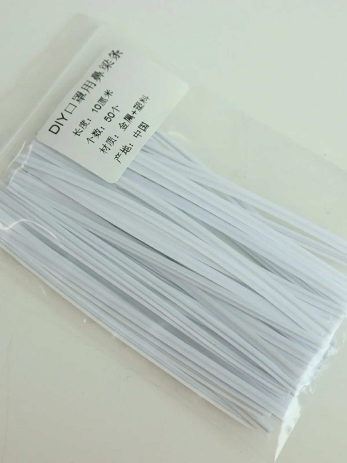 鼻筋矯正クリップの仕組みと効果：金属コア構造による安定性と実用性の解析