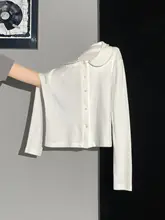 フリル付き白長袖Tシャツとニットカーディガン【シングルボタン・スリムフィット・秋用】（セットアップ対応）
