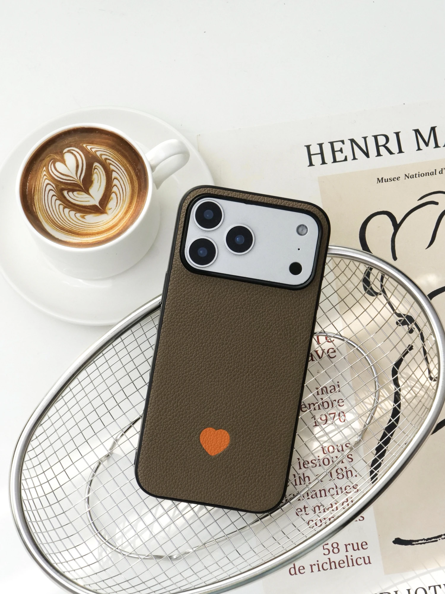革スマホカバーは傷みやすく、実際の耐久性はどのくら いか？