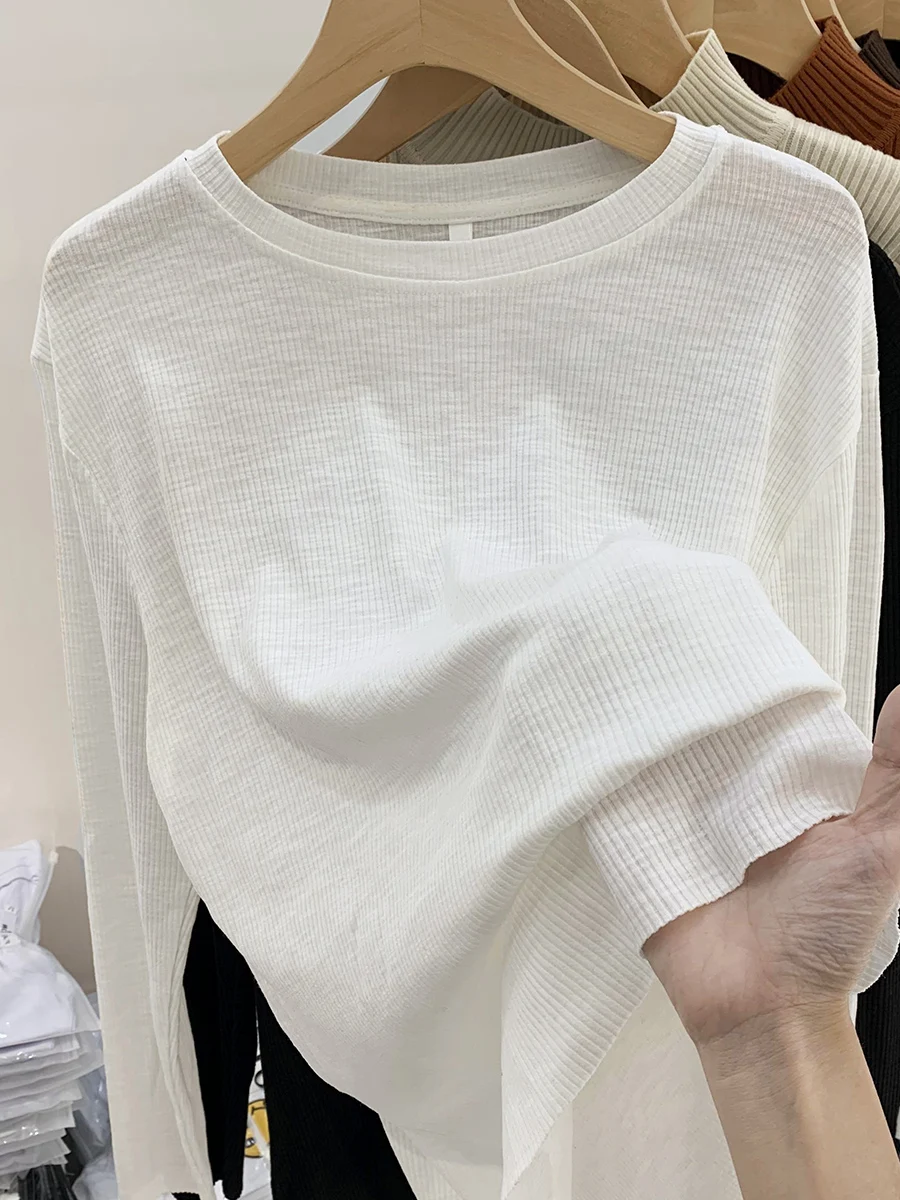 重ね着 ロンt おすすめ レディース：白色の長袖ニットTシャツの通勤風使い方と実用性解析