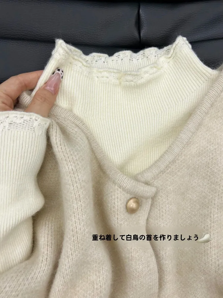 ハイネックインナー重ね着コーデの取り入れ方は？3選で女性らしい日常を創り出す