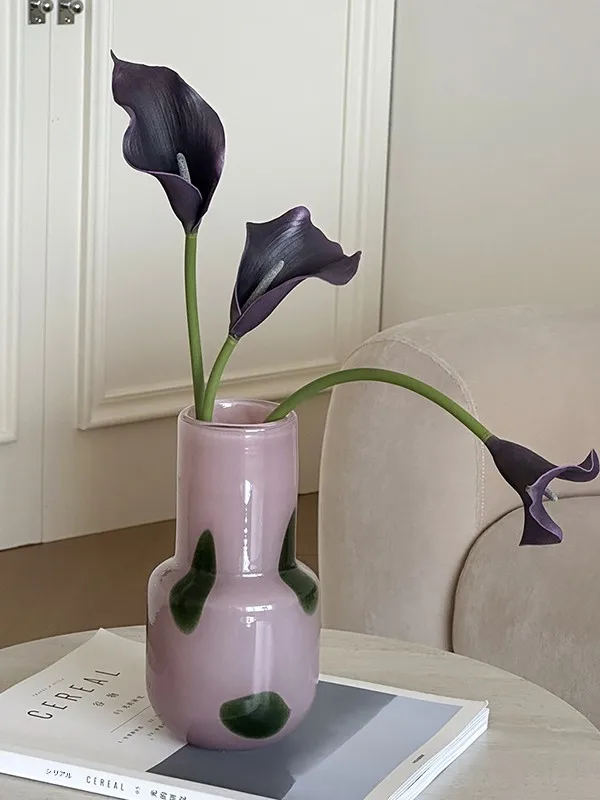 ガラスの花瓶 どうしてかわいいのか：洗練されたデザインのヴィンテージ風ガラス花瓶の実際の使い方と評価
