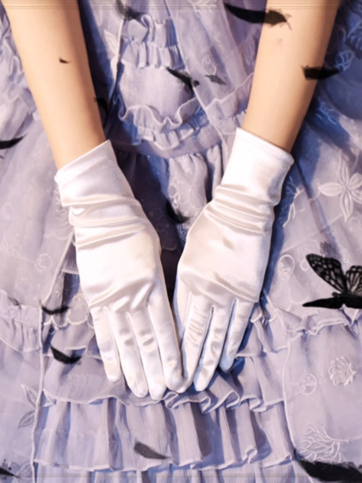 ロリータ風サテン手袋【短丈・パンク・ゴシック・コスプレ】：高校生向けカジュアルシーンでの実用性とデザイン特性