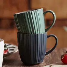 華やかな花びらデザインの陶器製マグカップ【高級感のある美しいスタイル・飲水用】