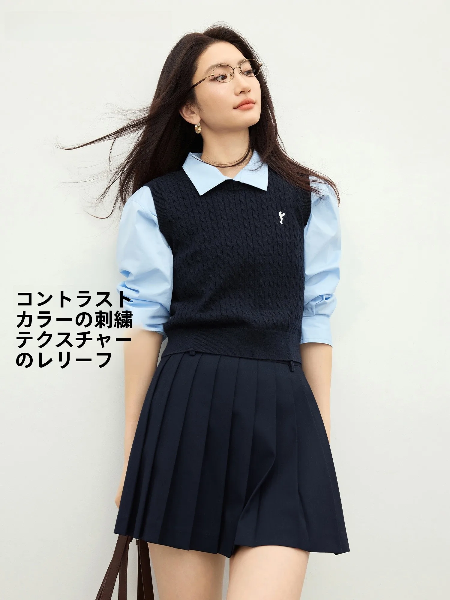 復古スタイルのニットベスト：刺繍とツイスト編みが特徴の女性向け学院風アイテム