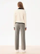 トリコロールデザインの春秋用カーディガン【ラウンドネック・落ち肩・ニット】