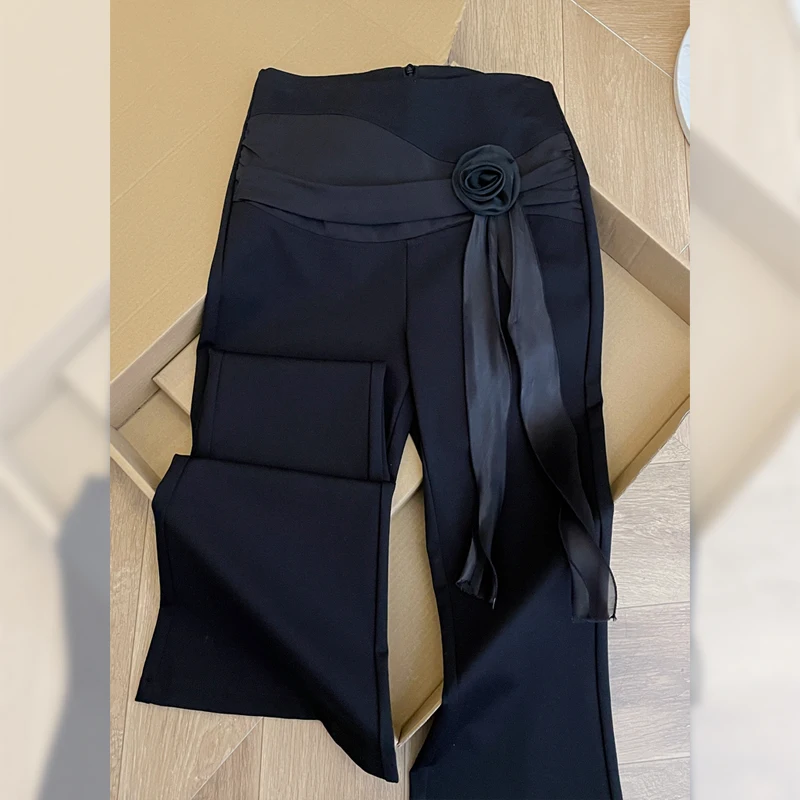 通勤の疲れを癒す、1着で変わる「黒のワイドパンツ」は本当に必要？