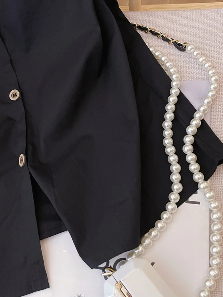 黒シャツをオシャレに着るには？実は「Vネック・泡泡袖」が通勤から日常まで救う